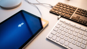 Näppäimistön yhdistäminen iPadille – Bluetooth ja USB